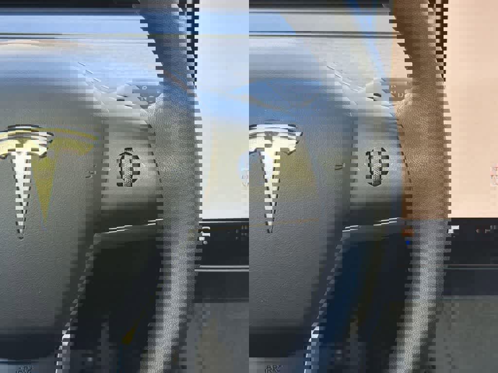 Used 2022 Tesla Model Y Long Range image 15