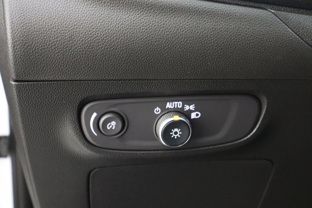 Used 2025 Buick Encore GX Sport Touring w/ Advanced Technology Package FWD image 18