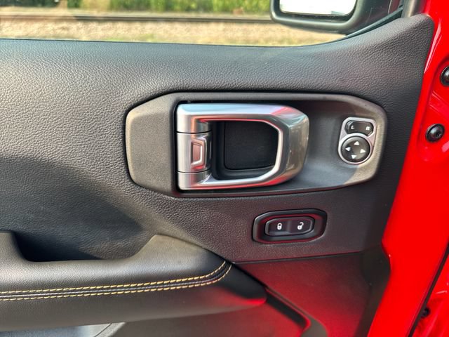 Used 2025 Jeep Wrangler Unlimited Sahara AWD/4WD image 11