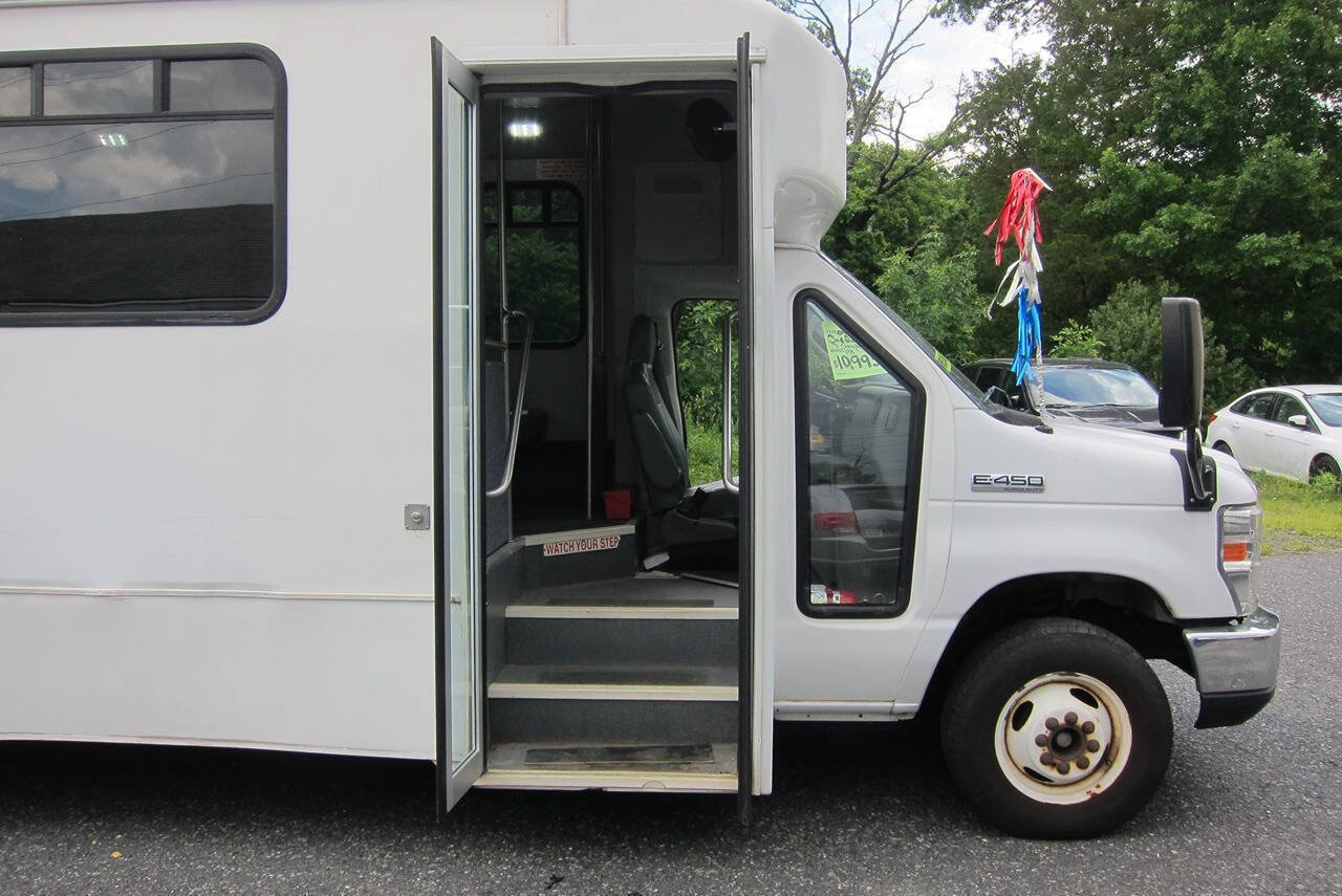 Used 2016 Ford E-450 and Econoline 450 Super Duty w/ Shuttle Bus Prep Package RWD image 14