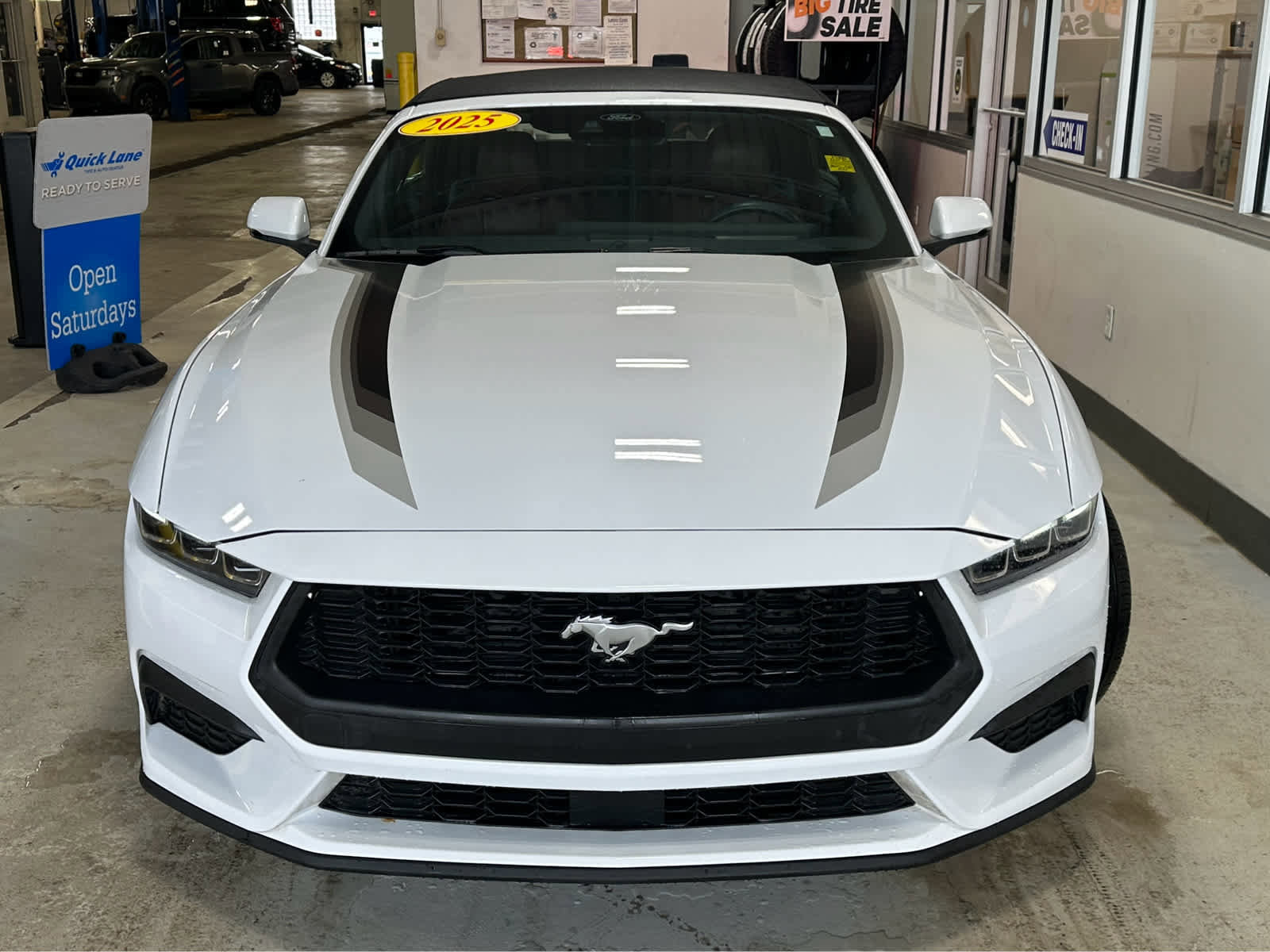 Used 2025 Ford Mustang Premium image 3