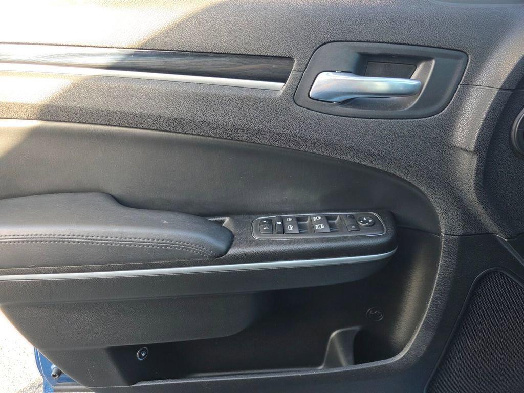 Used 2023 Chrysler 300 Touring w/ Sport Appearance Package image 23