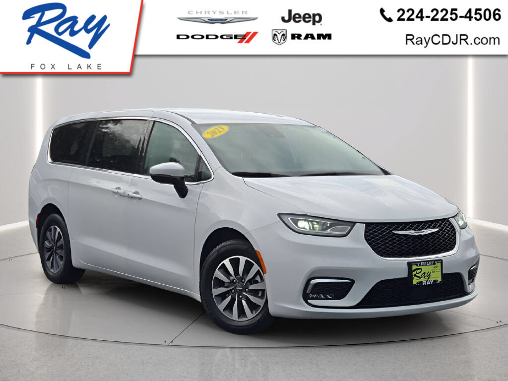 Used 2023 Chrysler Pacifica Touring-L FWD image 1
