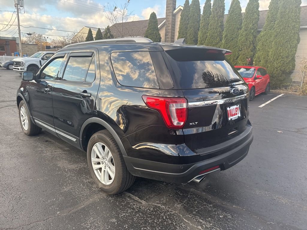Used 2018 Ford Explorer XLT image 11