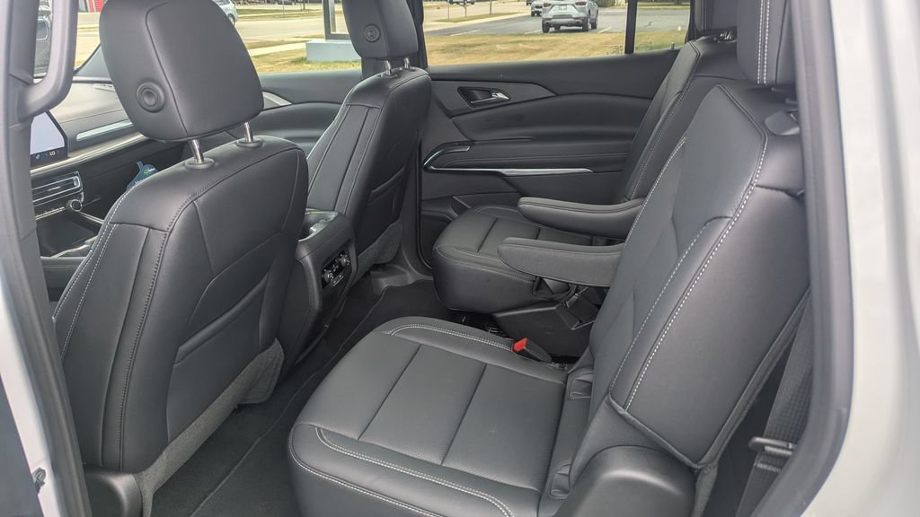 Used 2026 Chevrolet Traverse LT AWD/4WD image 9
