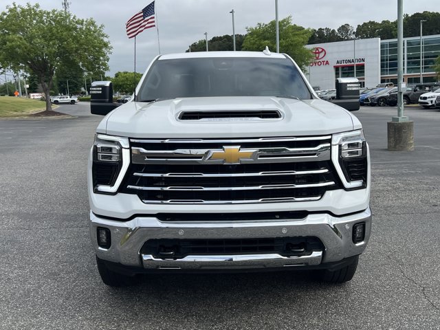 Used 2024 Chevrolet Silverado 3500 LTZ w/ LTZ Plus Package AWD/4WD image 2