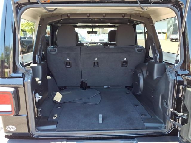 Used 2023 Jeep Wrangler Unlimited Sahara AWD/4WD image 12
