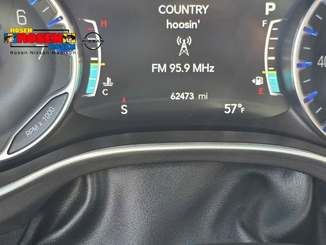 Used 2024 Chrysler Pacifica Touring-L FWD image 13