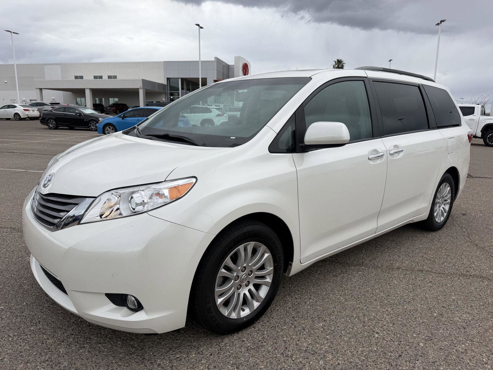 Used 2017 Toyota Sienna XLE w/ XLE Navigation Package FWD image 1