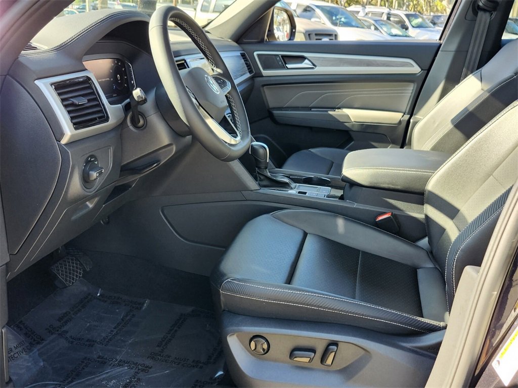 Used 2022 Volkswagen Atlas Cross Sport SE image 3