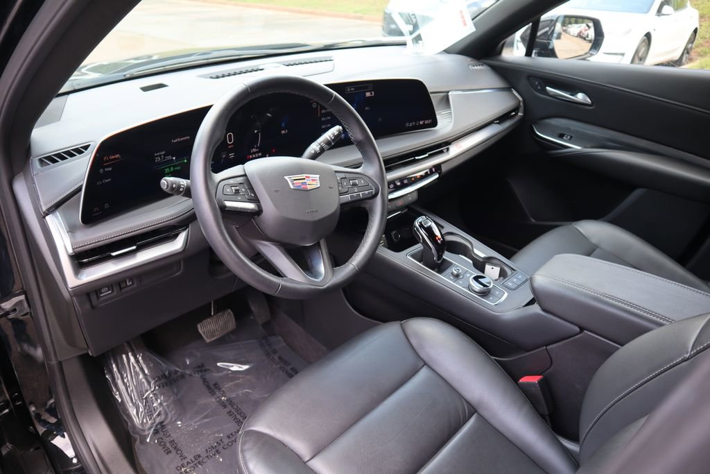 Used 2025 Cadillac XT4 Premium Luxury image 8