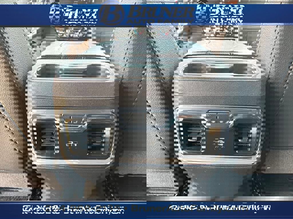 Used 2024 GMC Sierra 3500 Denali w/ Denali Reserve Package image 18