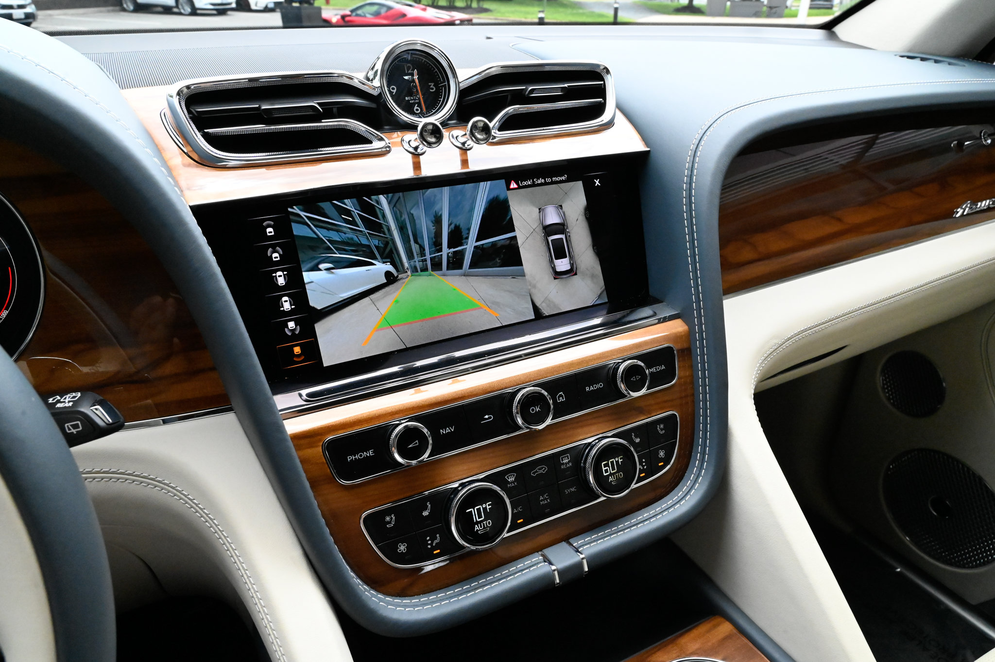 Used 2023 Bentley Bentayga AWD/4WD image 32