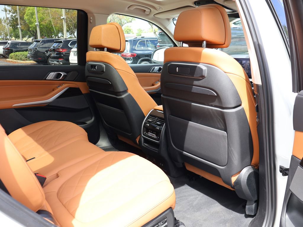 Used 2023 BMW X7 xDrive40i w/ Executive Package image 42