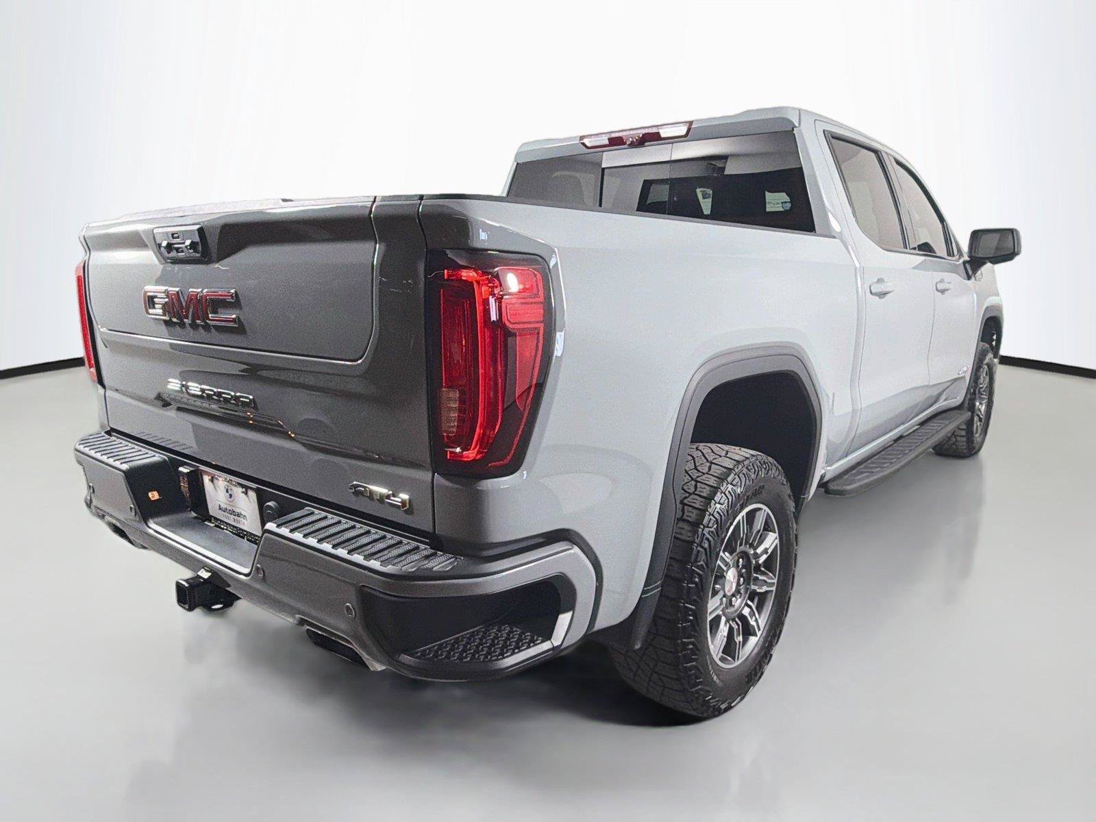 Used 2024 GMC Sierra 1500 AT4 w/ Technology Package AWD/4WD image 5