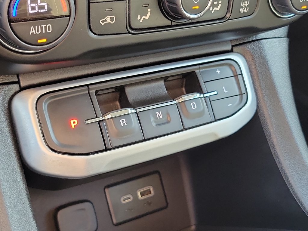 Used 2023 GMC Acadia SLE w/ Driver Convenience Package FWD image 27