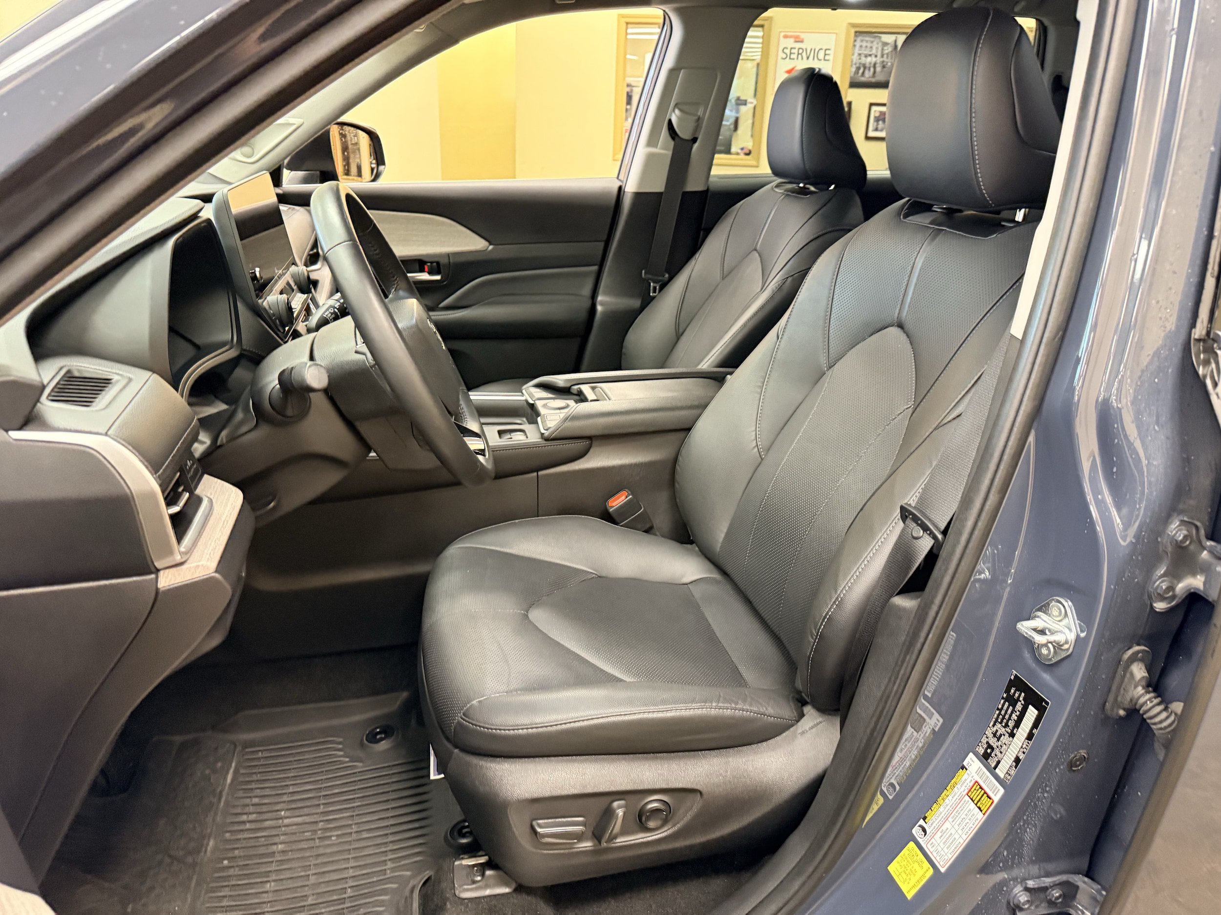 Used 2024 Toyota Grand Highlander AWD image 7