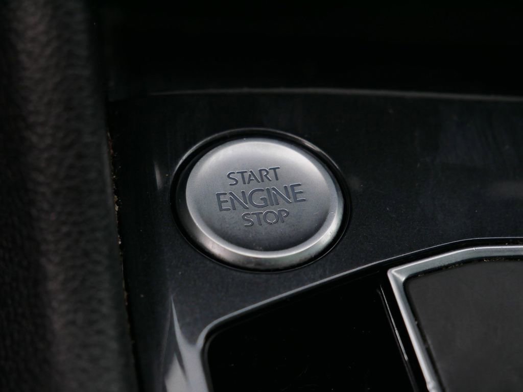 Used 2020 Volkswagen Tiguan SE w/ Panoramic Sunroof Package image 41