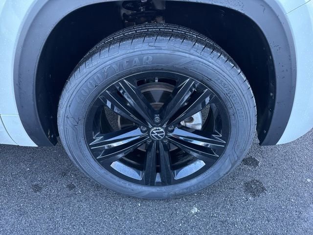 Used 2023 Volkswagen Atlas SEL R-Line image 33