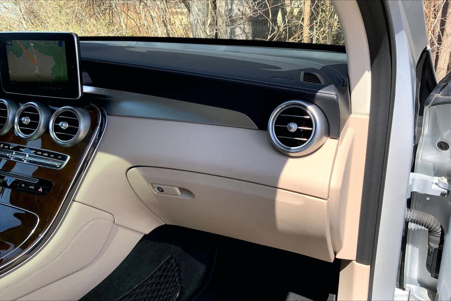 Used 2019 Mercedes-Benz GLC 300 4MATIC image 19