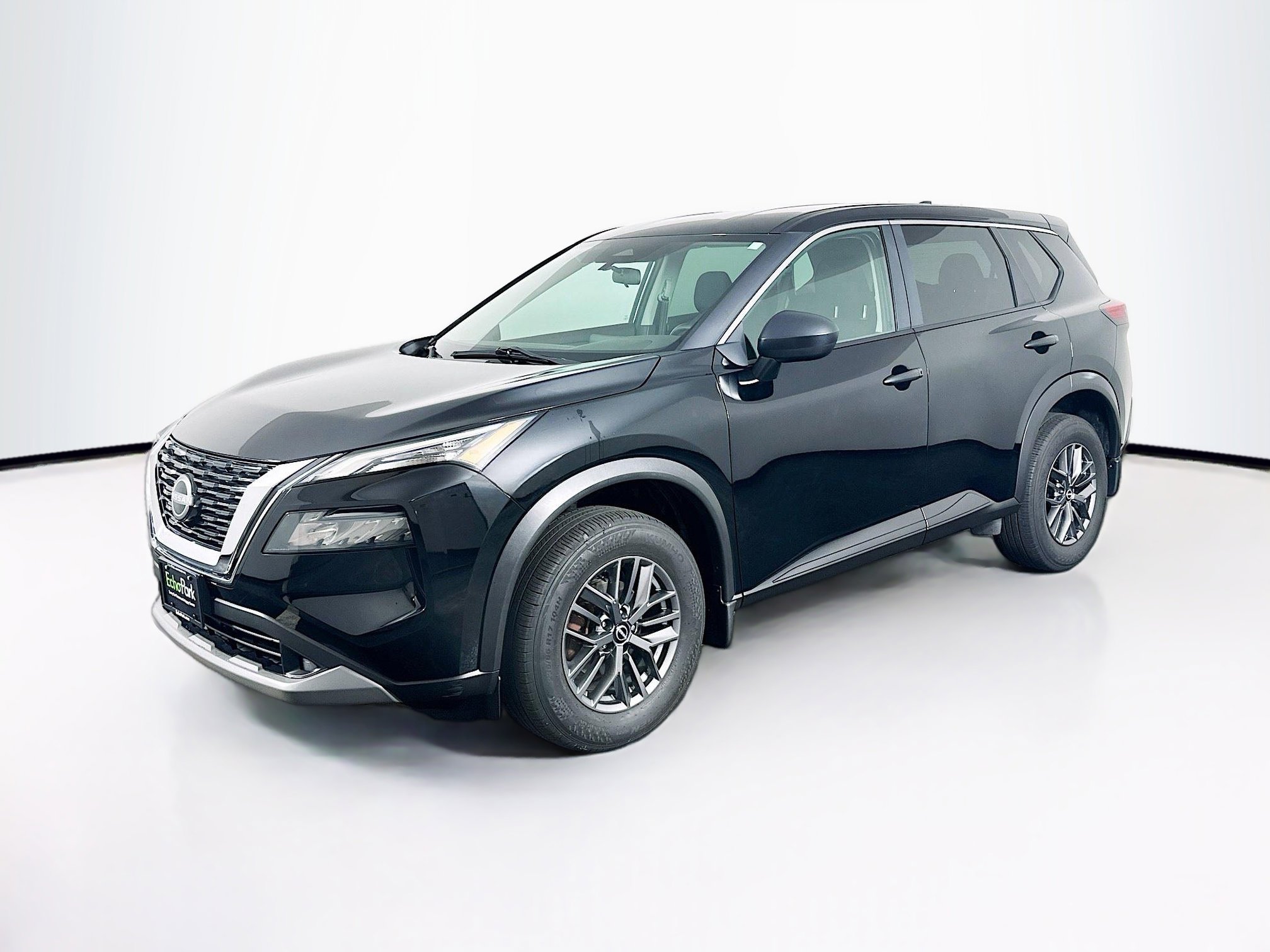 Used 2023 Nissan Rogue S AWD/4WD image 3