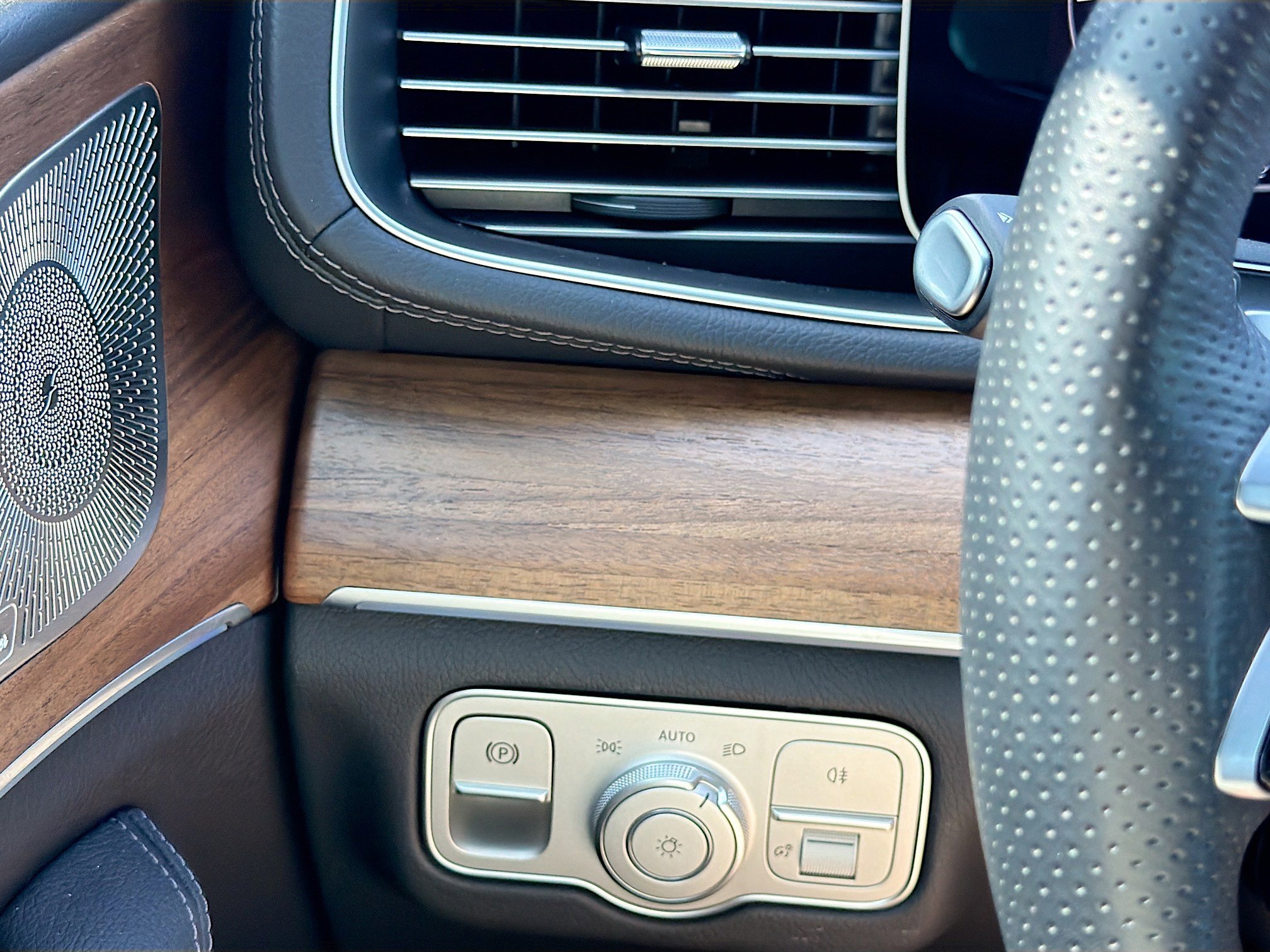 Used 2025 Mercedes-Benz GLS 450 4MATIC w/ AMG Line Exterior image 36