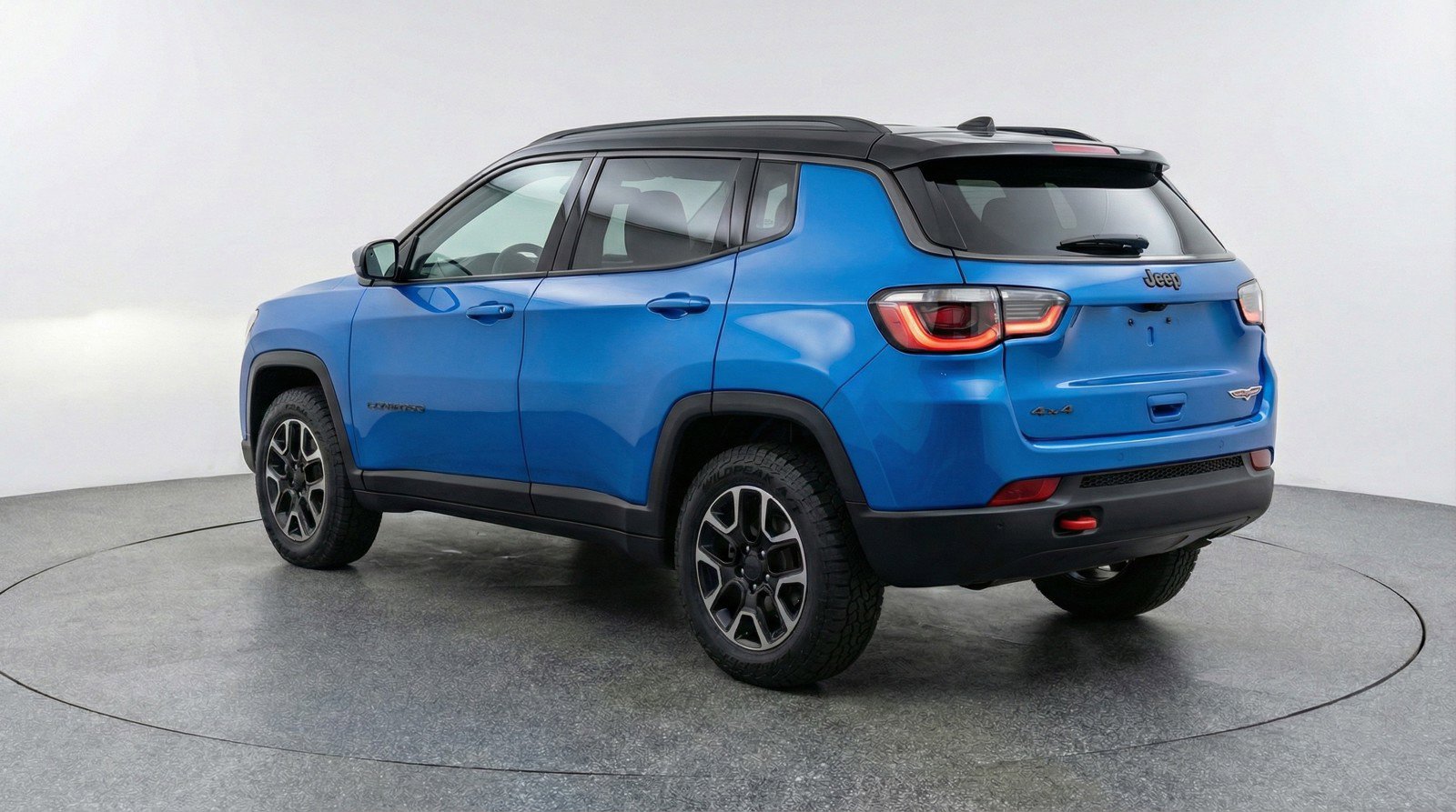 Used 2025 Jeep Compass Trailhawk image 6