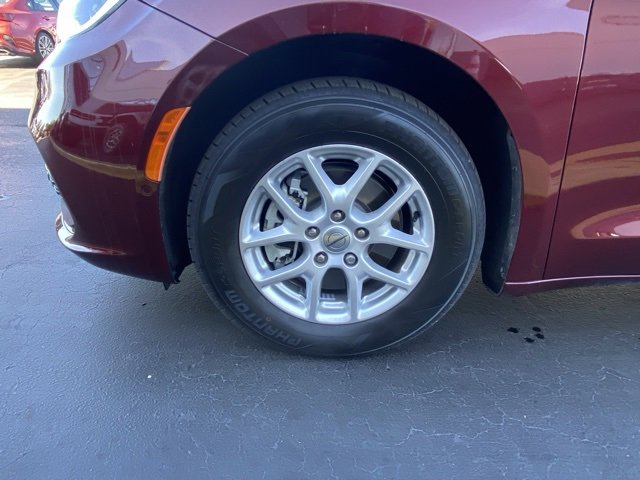 Used 2021 Chrysler Pacifica Touring-L w/ Premium & Safety Sphere Group image 10