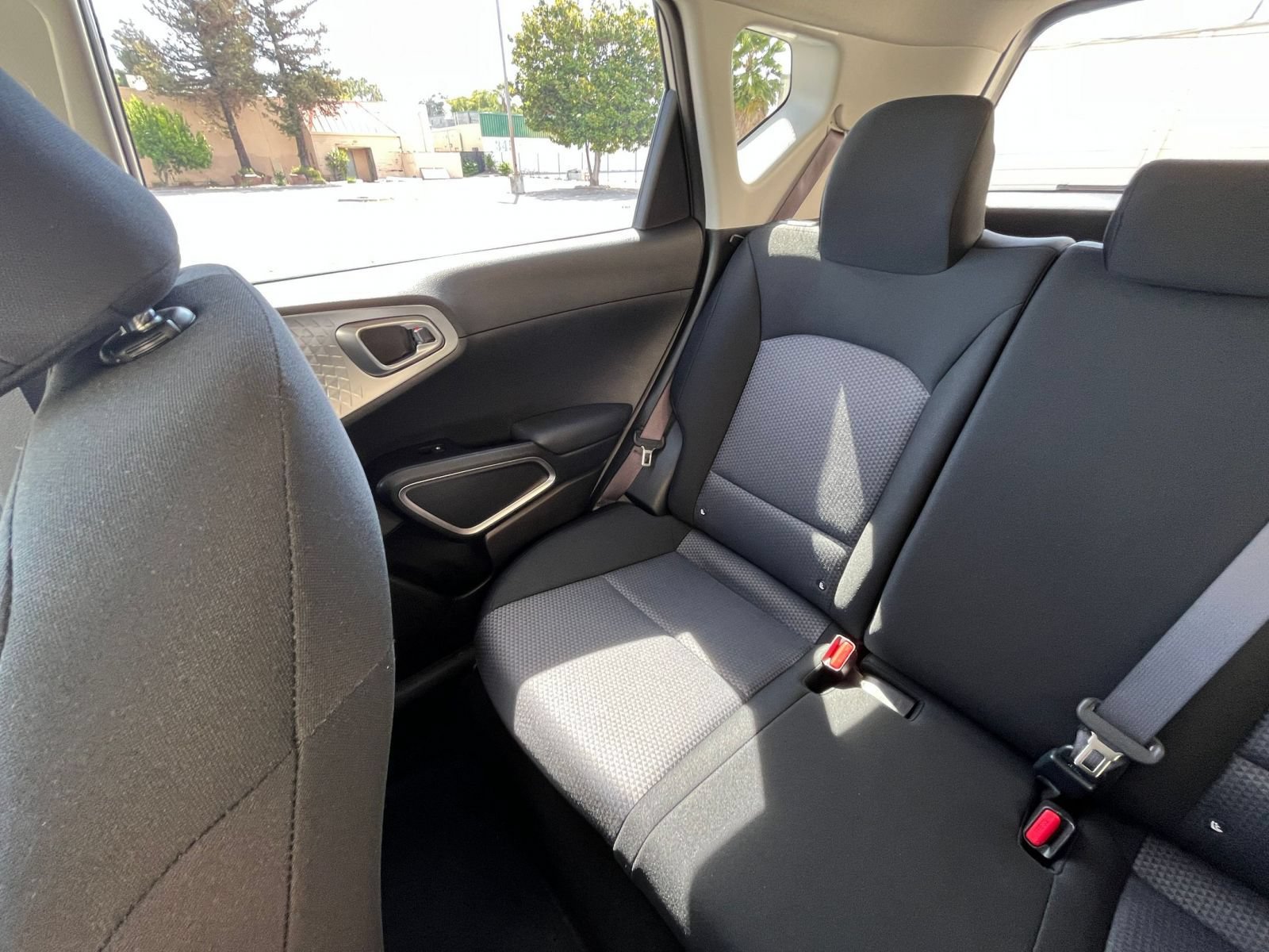 Used 2025 Kia Soul LX w/ LX Technology Package FWD image 36