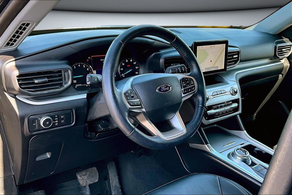 Used 2022 Ford Explorer XLT w/ Equipment Group 202A image 16