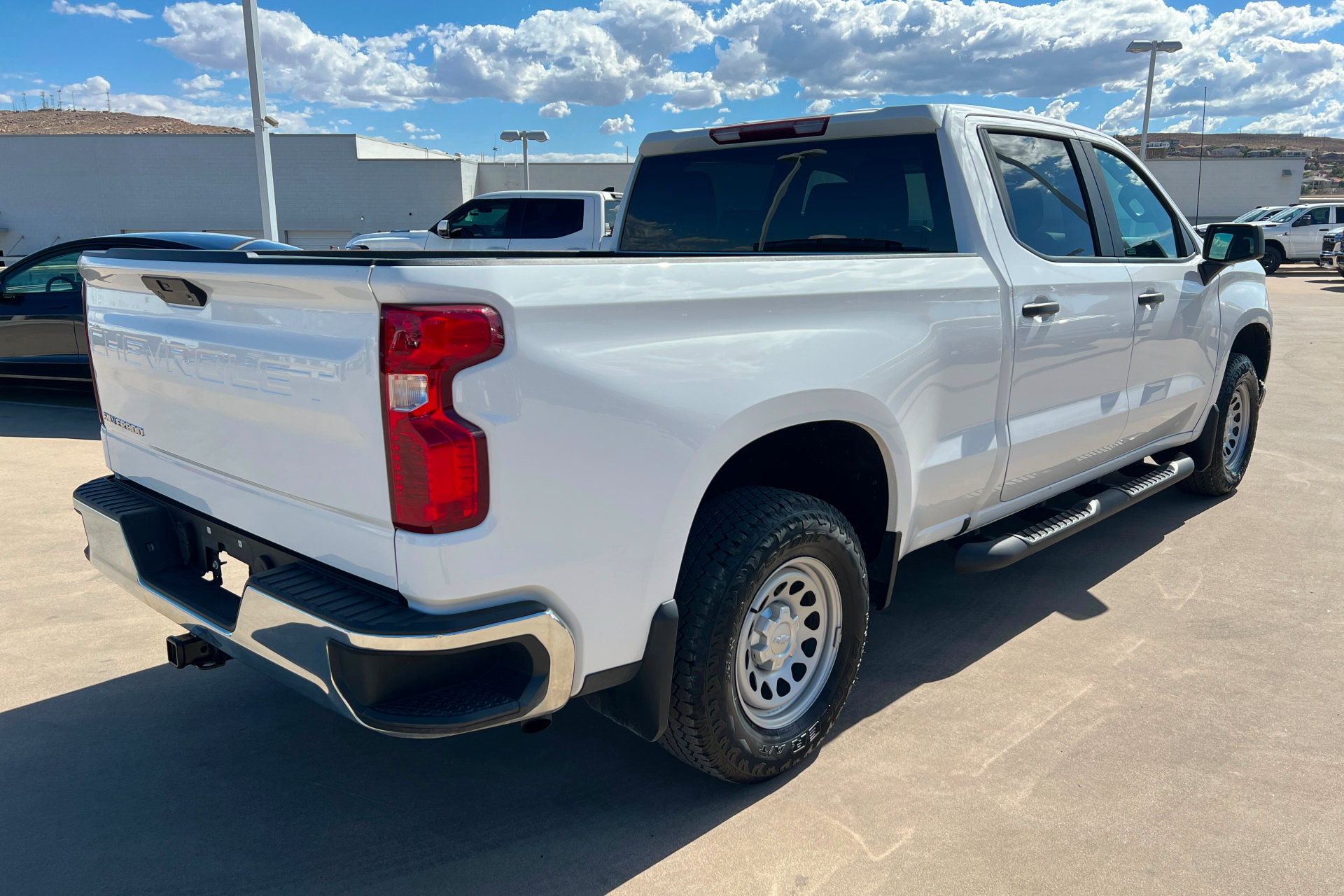 Used 2022 Chevrolet Silverado 1500 W/T w/ Z71 Off-Road Package AWD/4WD image 5
