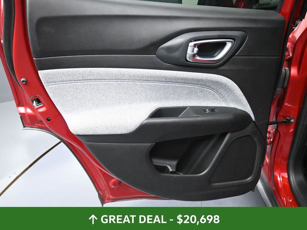 Used 2025 Jeep Compass Latitude image 36