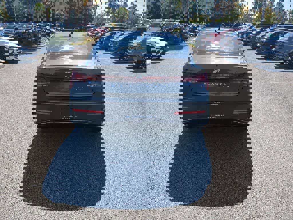 New 2026 Hyundai Elantra SE image 6