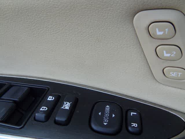 Used 2014 Toyota Avalon Limited FWD image 18