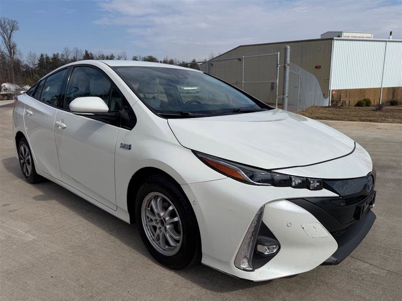 Used 2017 Toyota Prius Prime Advanced image 8