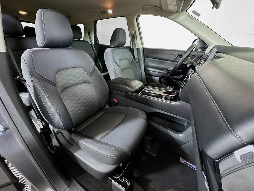 Used 2024 Nissan Pathfinder SV FWD image 28