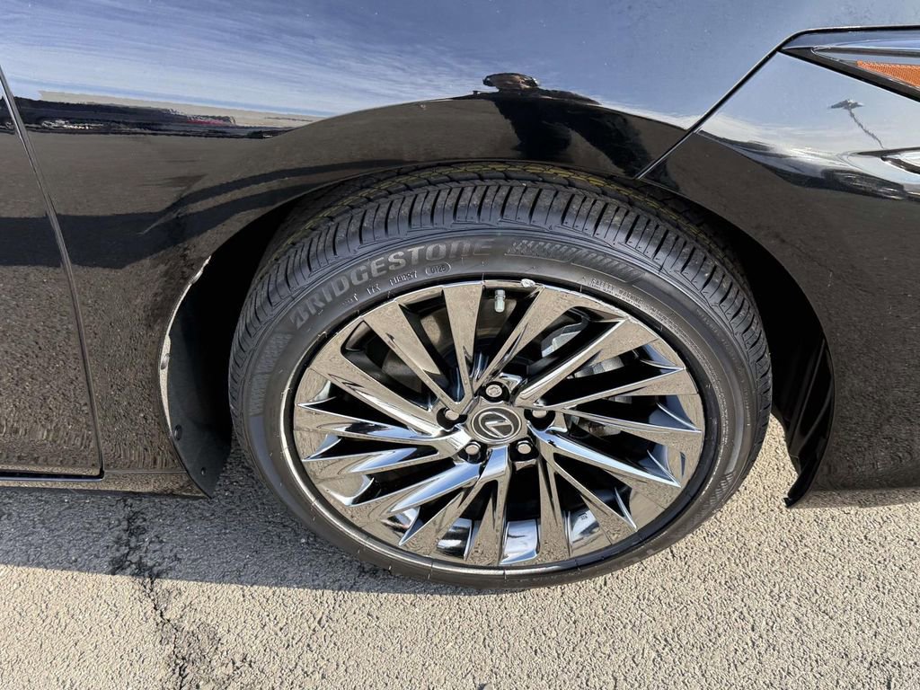 Used 2024 Lexus ES 300h Ultra Luxury image 7