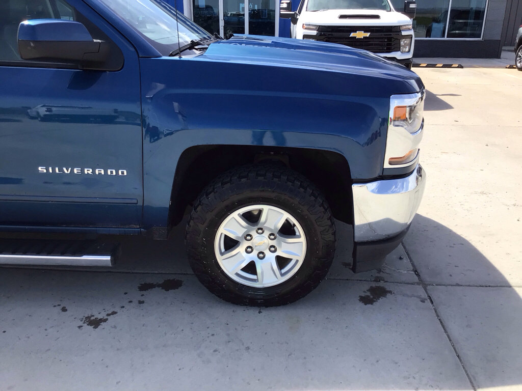 Used 2018 Chevrolet Silverado 1500 LT w/ All Star Edition AWD/4WD image 19