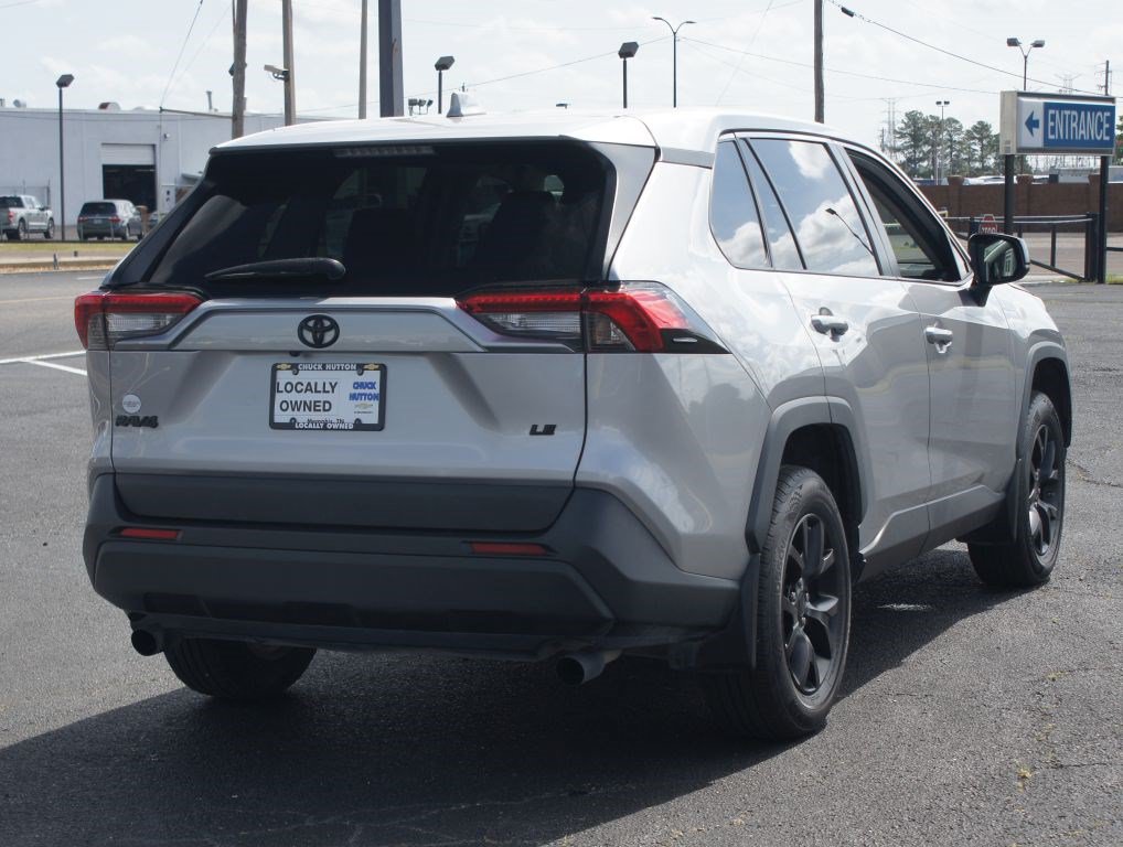 Used 2024 Toyota RAV4 LE FWD image 17
