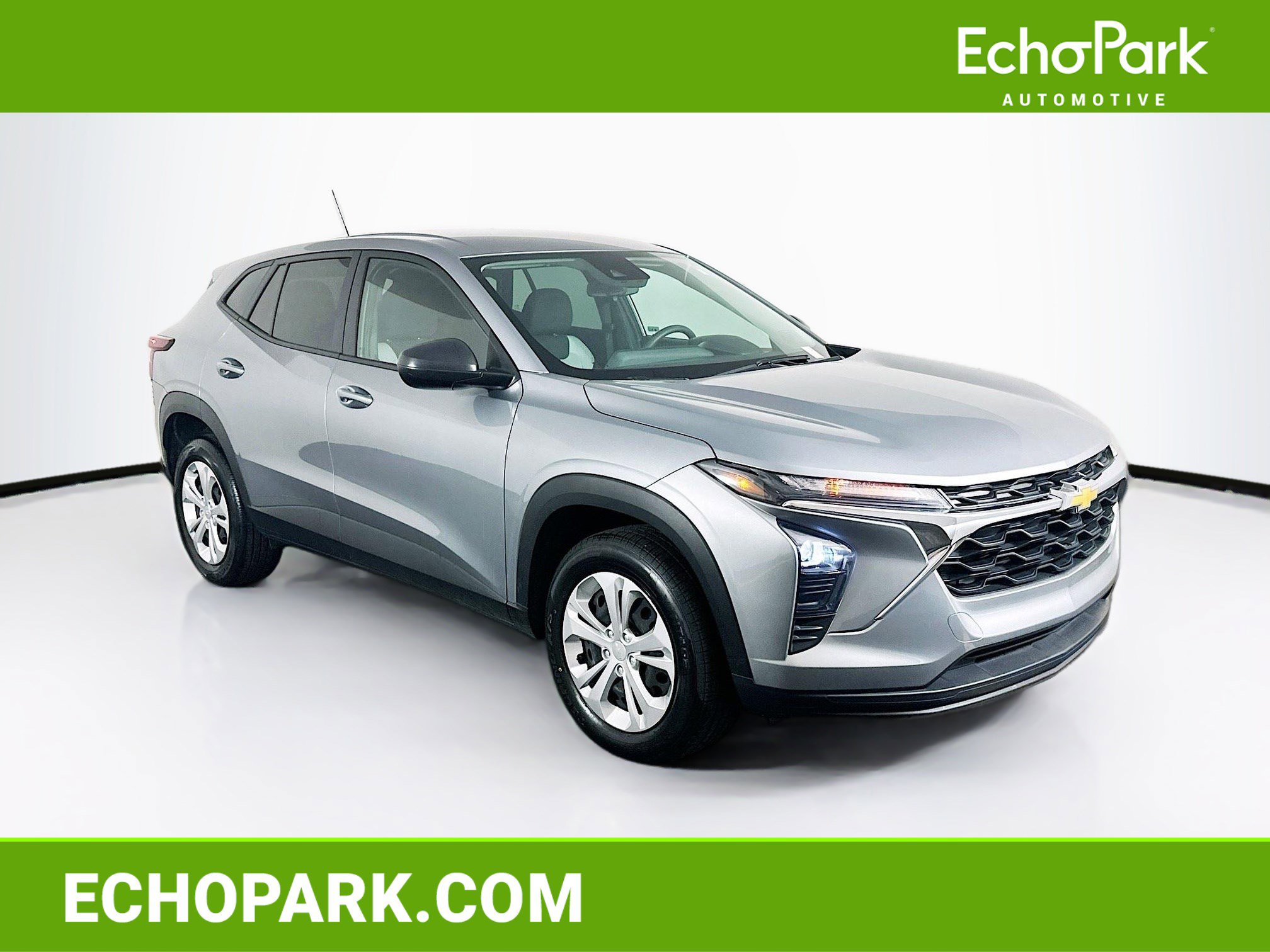 Used 2024 Chevrolet Trax LS w/ Driver Confidence Package FWD image 1
