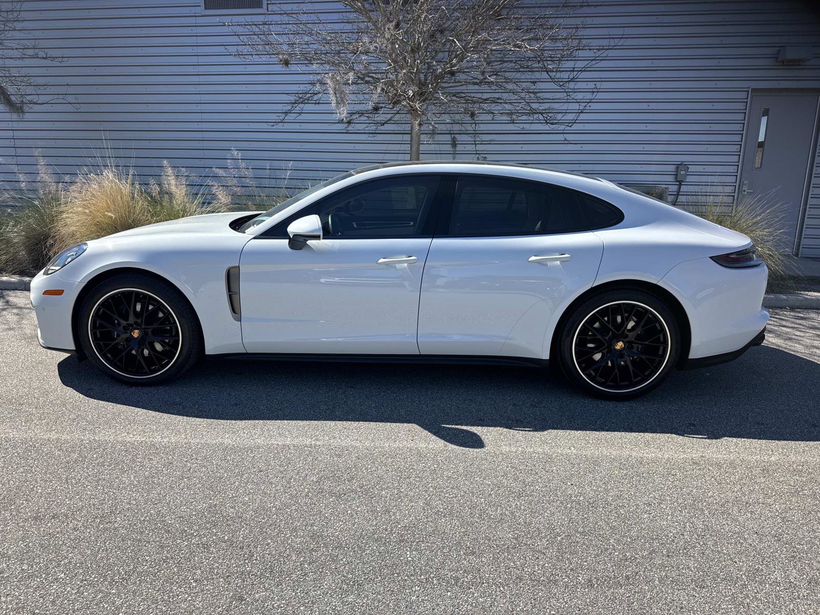 Used 2023 Porsche Panamera 4 Platinum Edition image 2