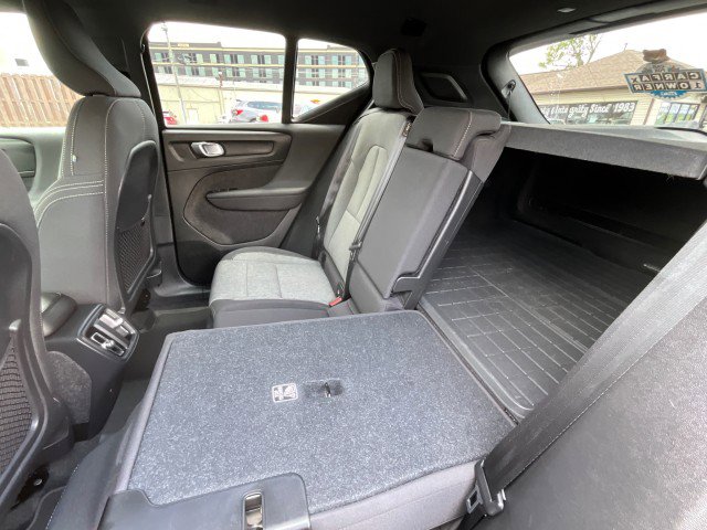 Used 2024 Volvo XC40 B5 Core image 32
