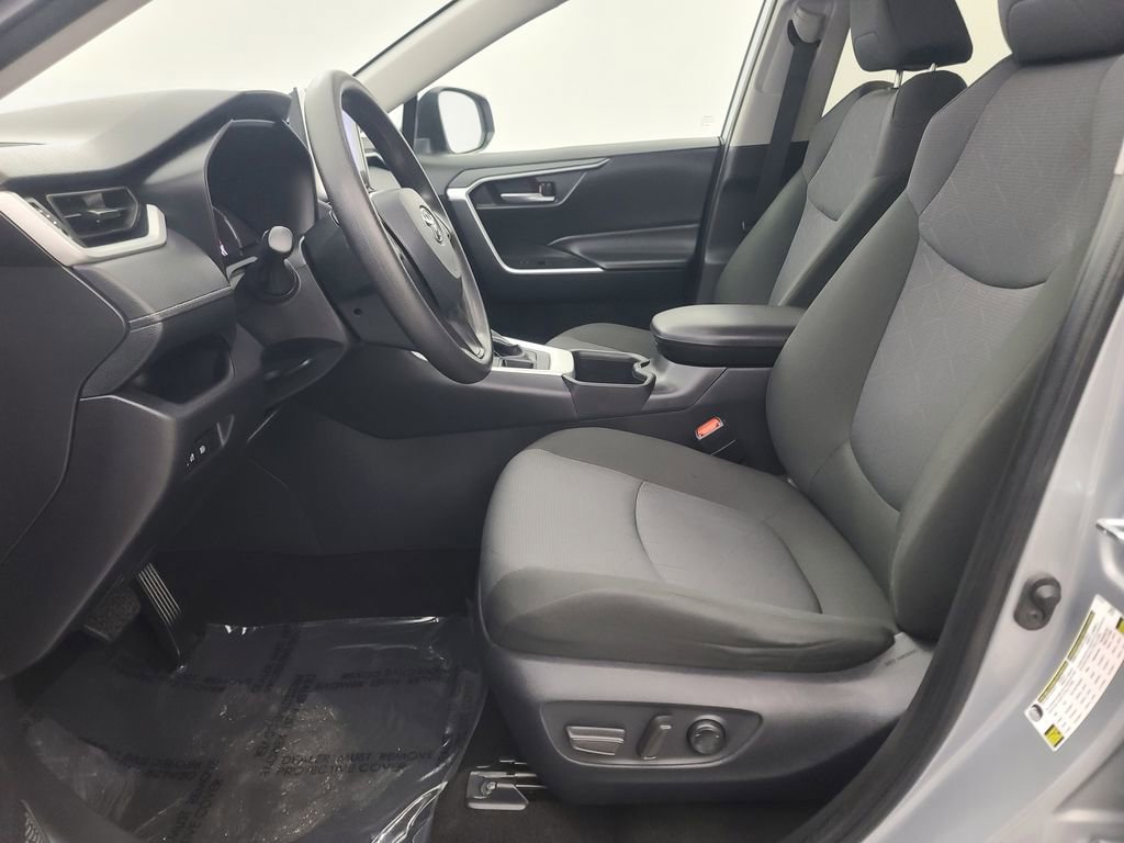 Used 2025 Toyota RAV4 XLE AWD/4WD image 26
