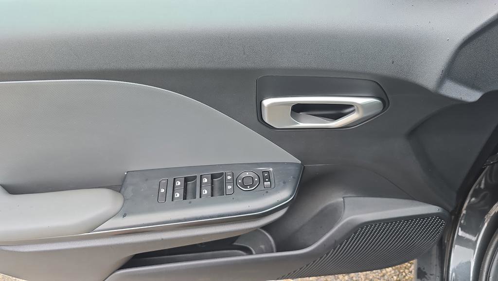Used 2025 Kia K4 FWD image 15