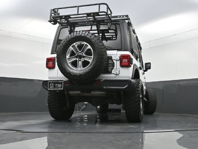 Used 2018 Jeep Wrangler Unlimited Sahara AWD/4WD image 31