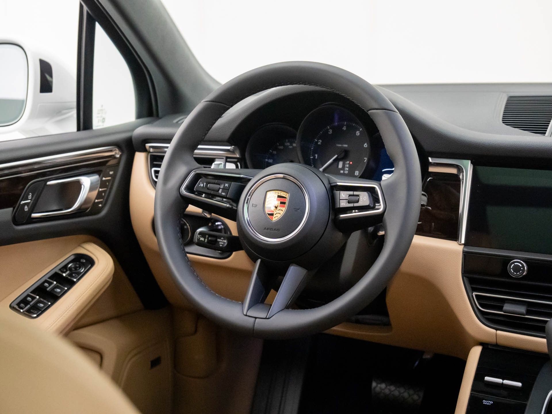 Certified 2026 Porsche Macan image 12
