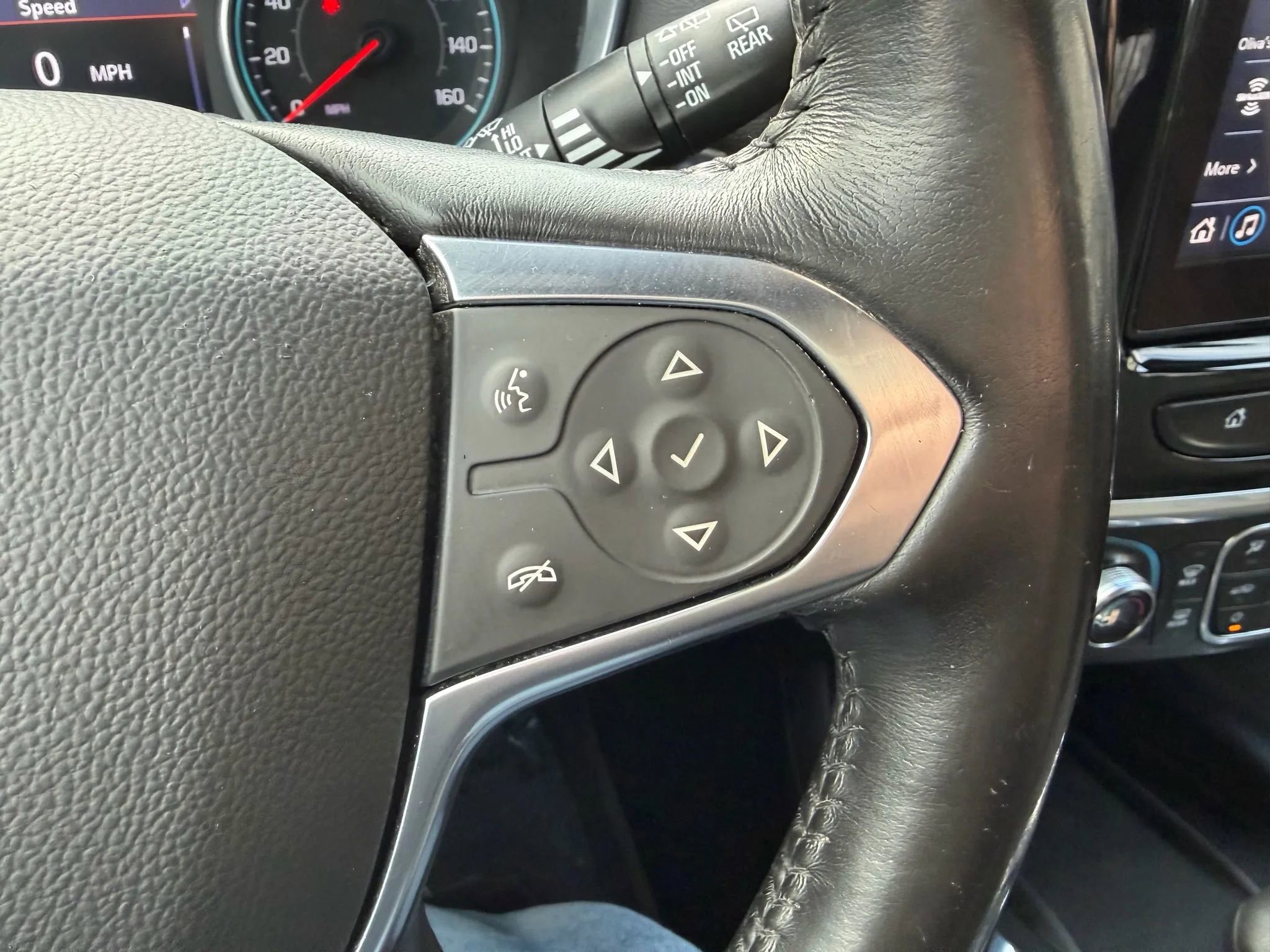 Used 2022 Chevrolet Traverse LT image 22