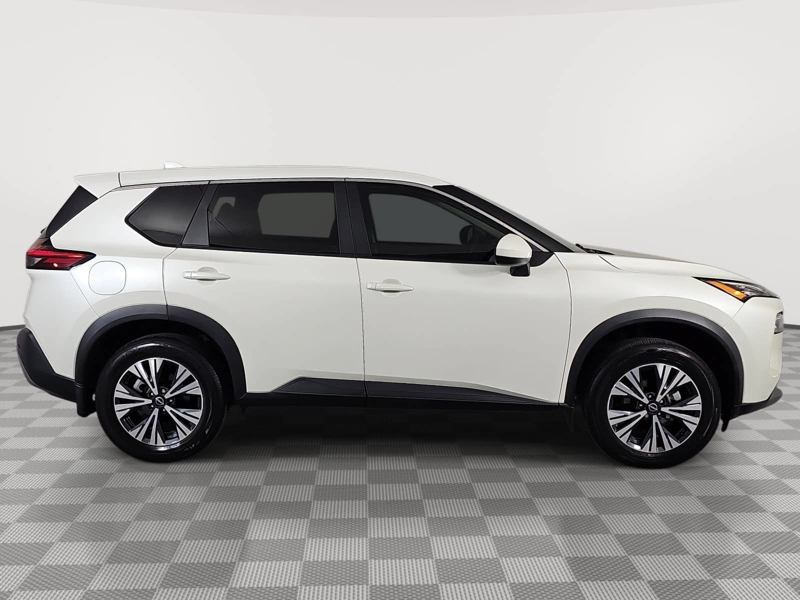 Used 2023 Nissan Rogue SV FWD image 9