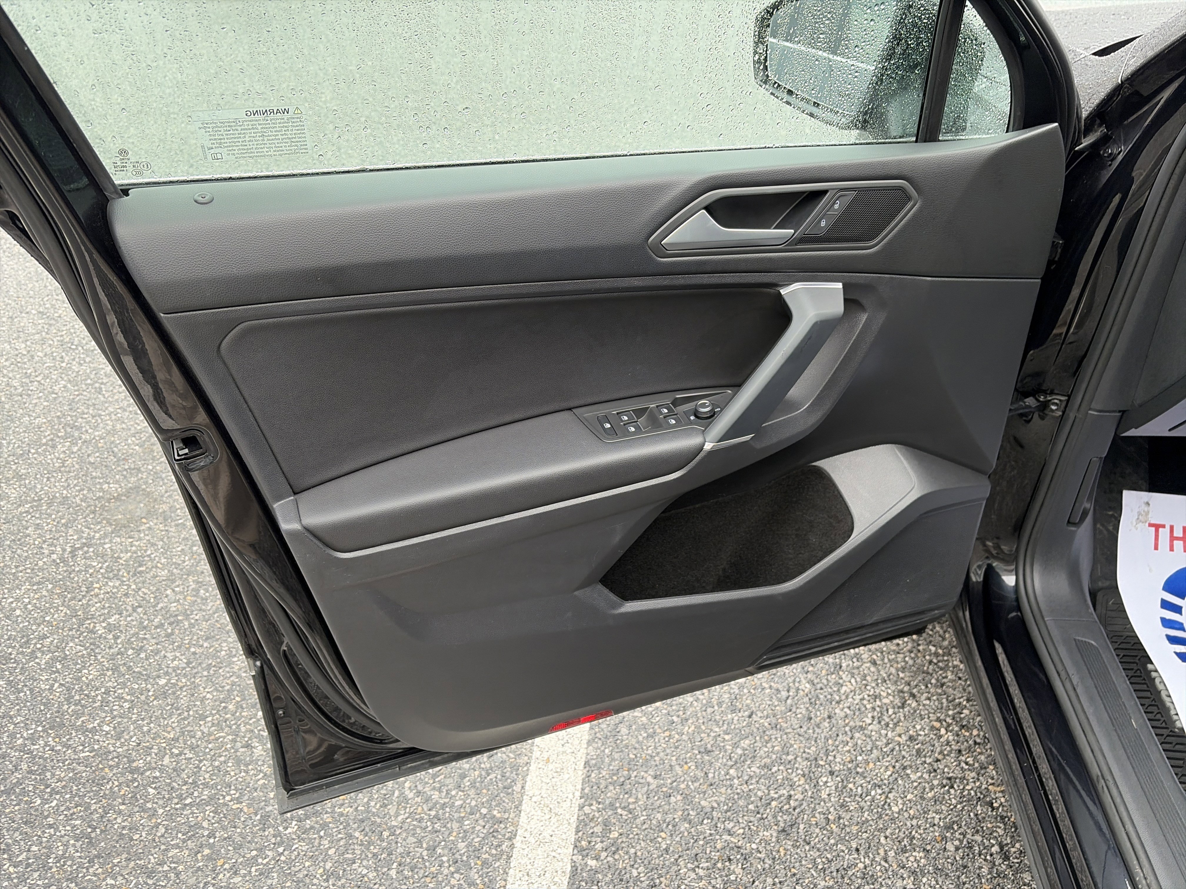 Used 2020 Volkswagen Tiguan SE image 10