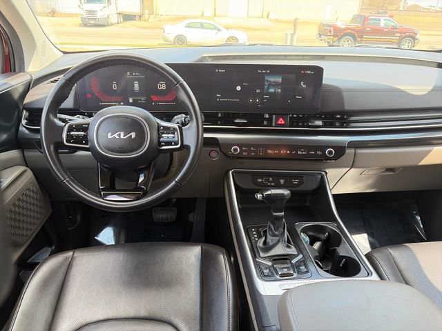 Used 2025 Kia Carnival FWD image 29